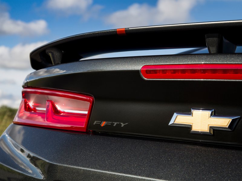 Chevrolet Camaro 2016 сзади
