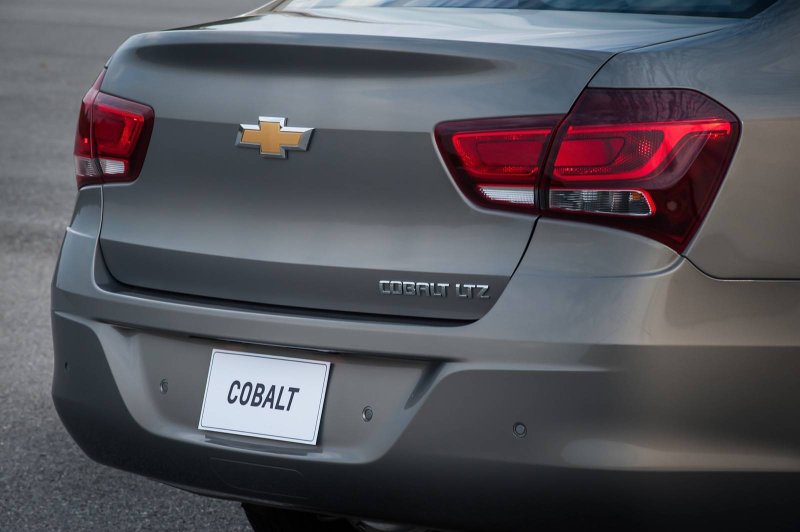 Шевроле Cobalt сзади