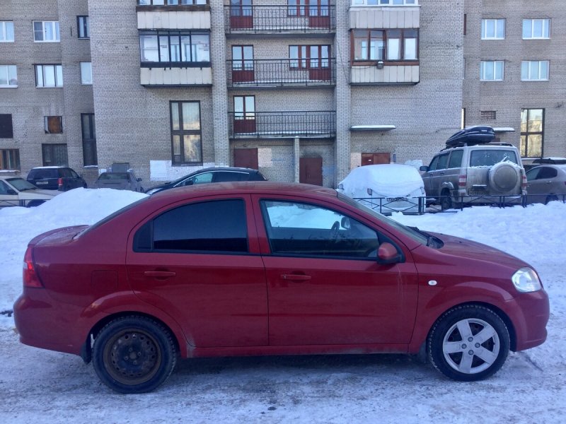 Шевроле Авео красный 2011 хэтчбек