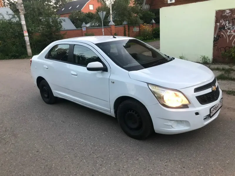 Chevrolet Cobalt белый