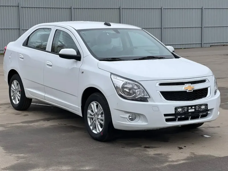 Chevrolet Cobalt II белый
