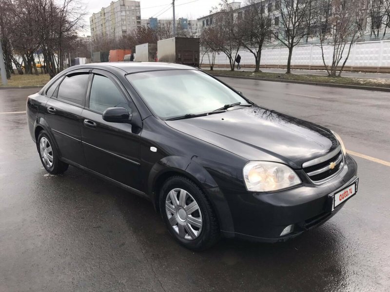 Красная Шевроле Лачетти седан 2008 года