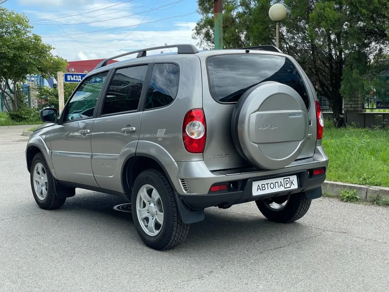 Chevrolet Niva серо зеленый