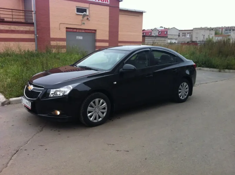 Шевроле Круз хэтчбек 2012 черный