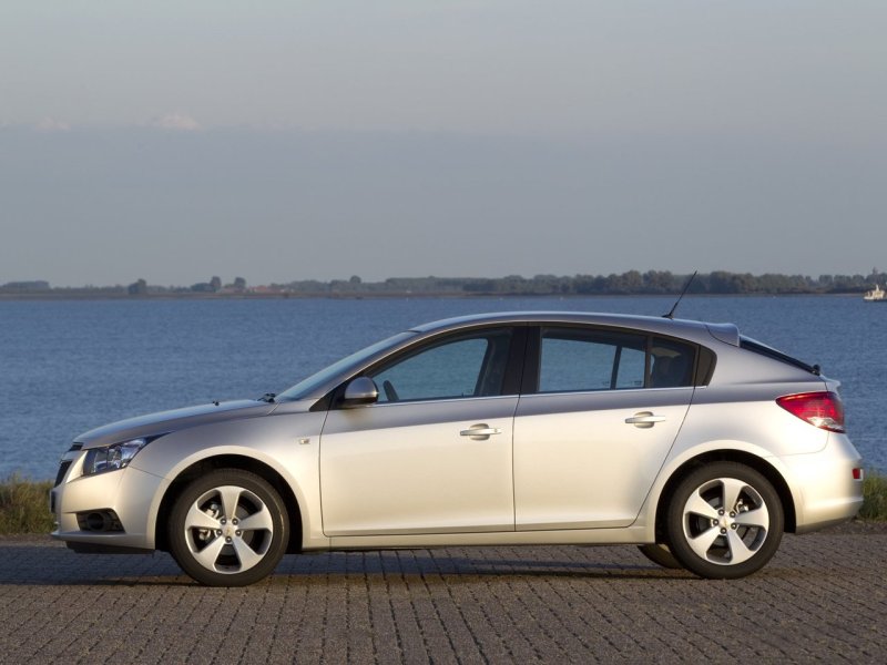 Chevrolet Cruze 2012 хэтчбек