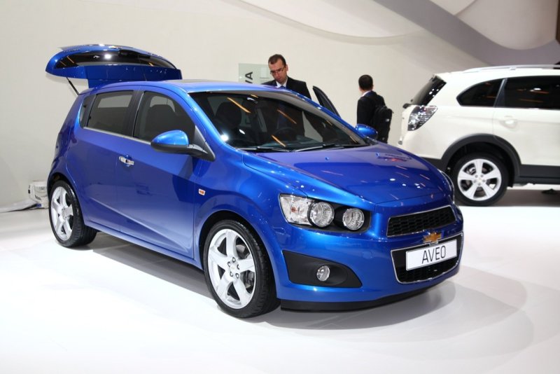 Chevrolet Aveo 2011 хэтчбек