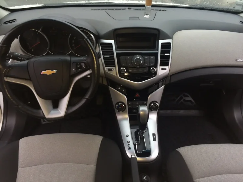 Chevrolet Cruze 2010 салон