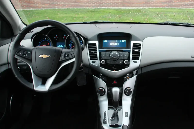Chevrolet Cruze 2011 салон