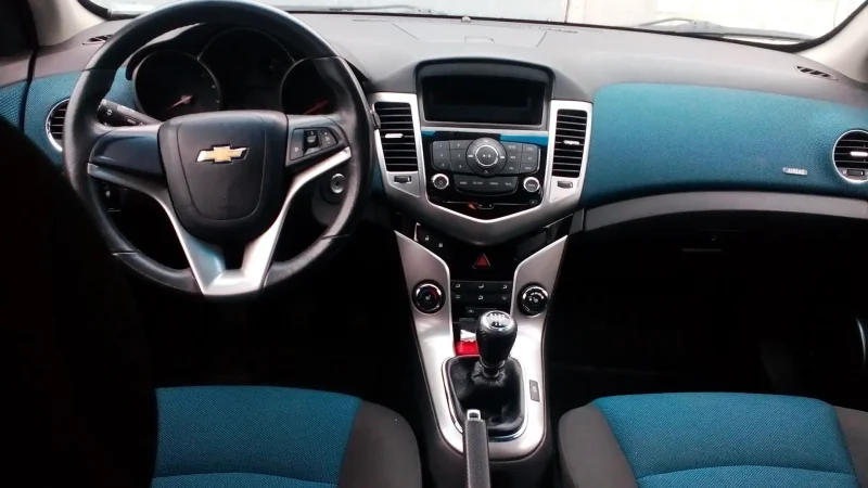 Chevrolet Cruze 2012 хэтчбек салон