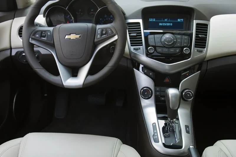 Chevrolet Cruze 2012 салон автомат