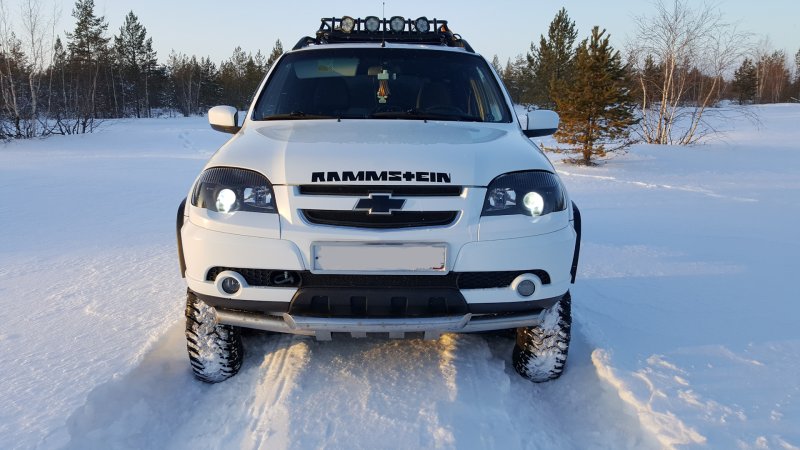 Chevrolet Niva белая Offroad