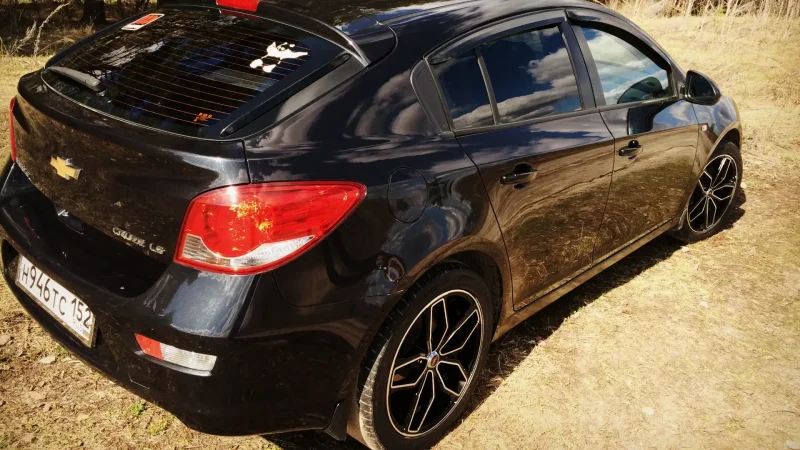 Chevrolet Cruze хэтчбек черный
