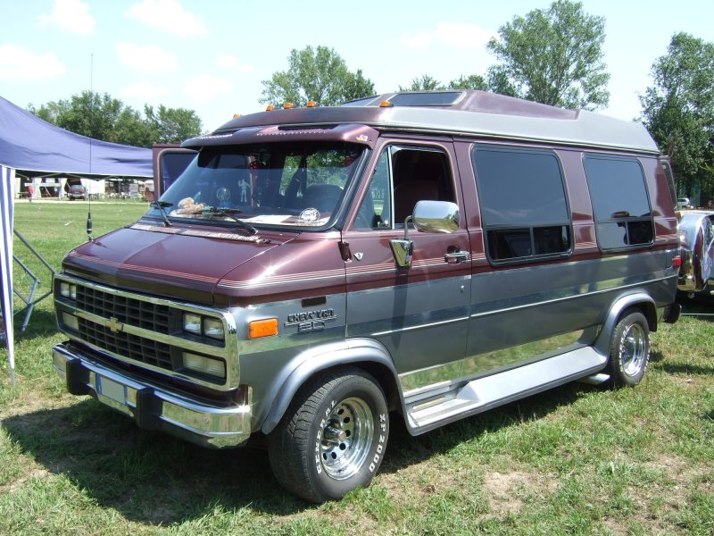 Фургоны Chevrolet chevy van