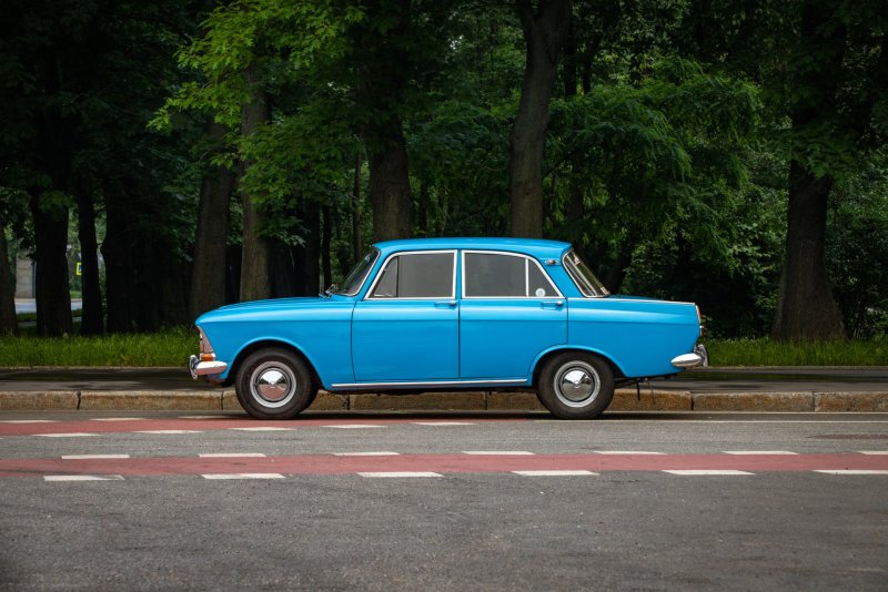 Москвич 412 сбоку