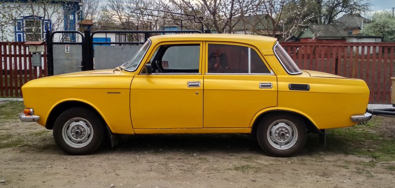 Машина АЗЛК 2140