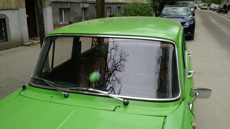 Лобовое стекло Москвич 2140