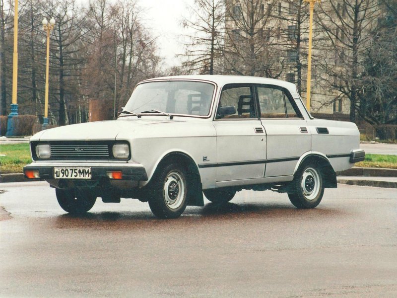 Автомобиль Москвич 2140 Люкс