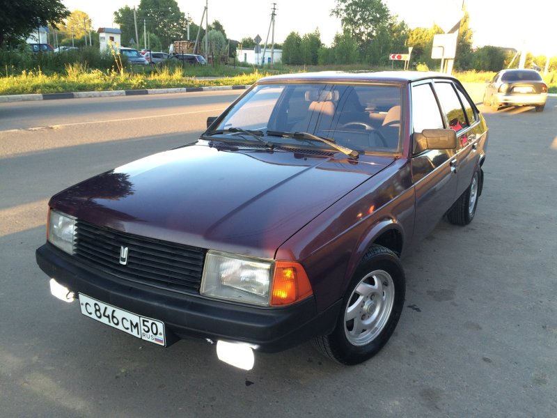 Автомобиль Москвич 2141