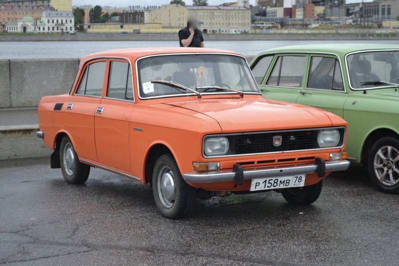 Москвич 2140 оранжевый АЗЛК