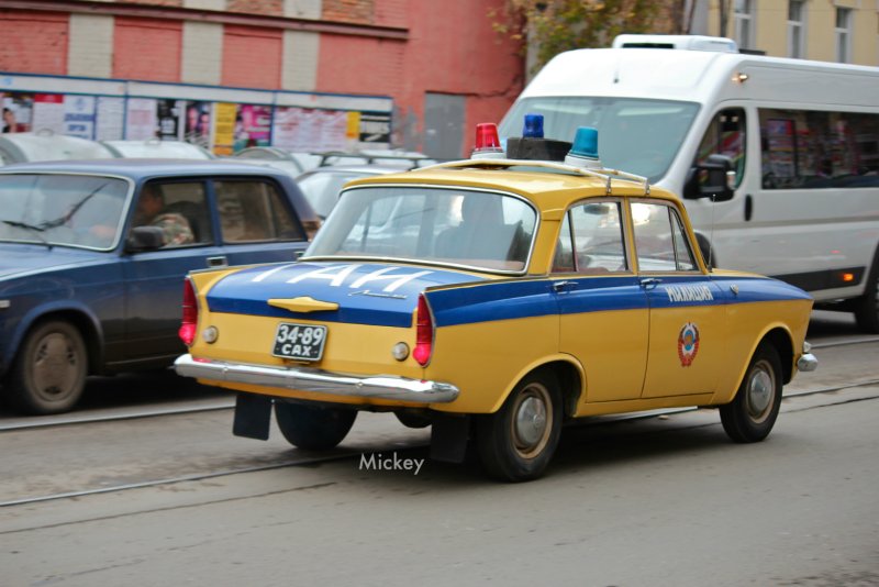 Москвич 403 желтый