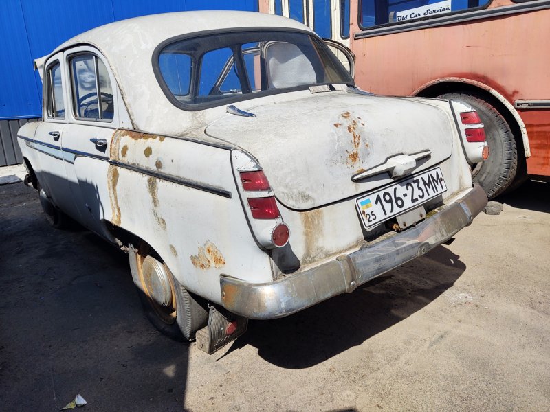 Москвич 403 коричневый