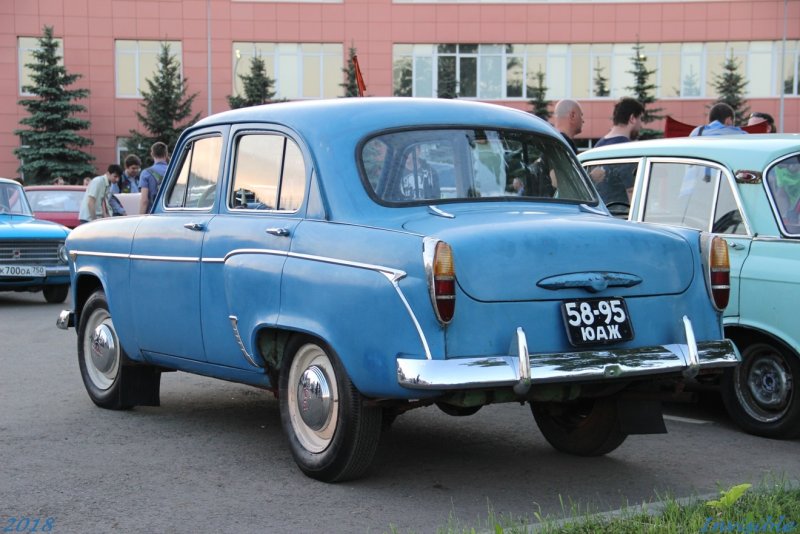Москвич 407 сзади