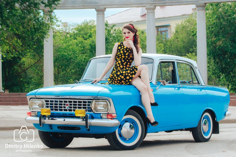 Оранжевый Москвич Комби ретро