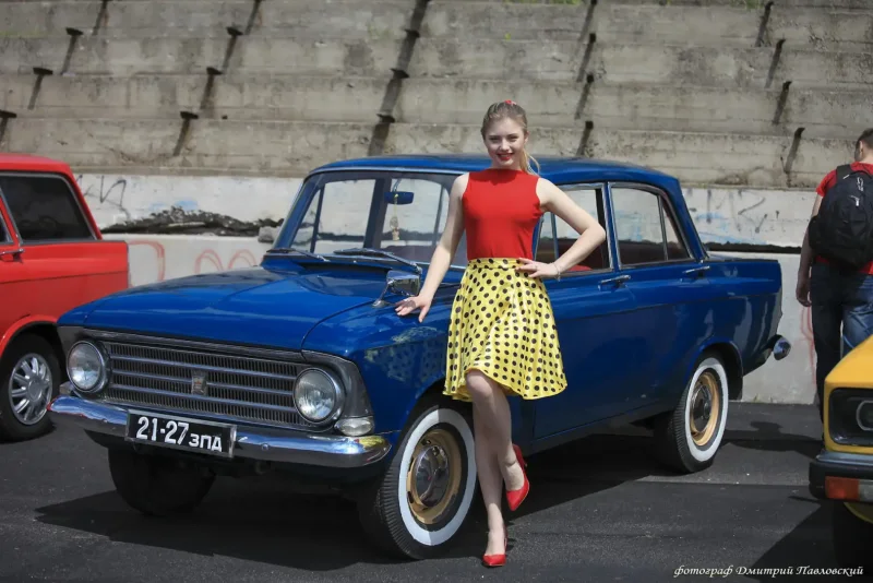 Москвич 403 девушки