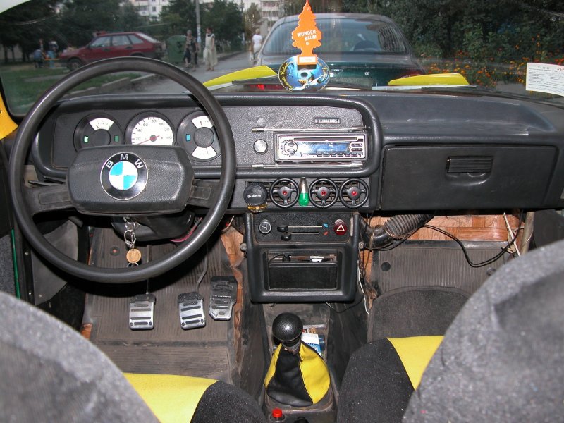 АЗЛК 2140 салон