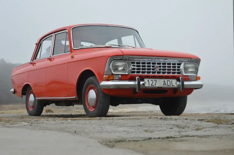 АЗЛК 2140 спереди