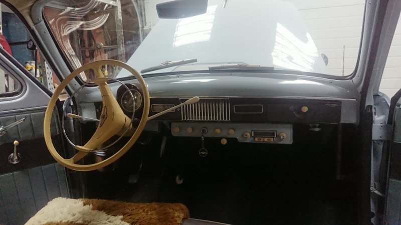 Москвич 407 белый салон