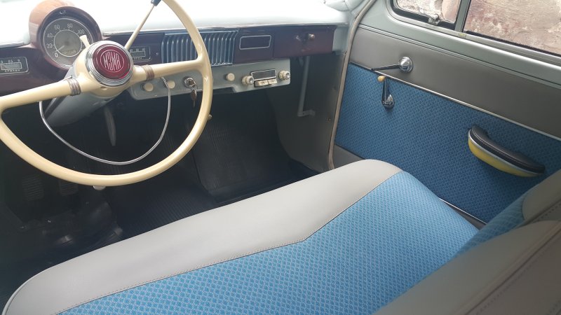 Автомобиль Москвич 407 салон