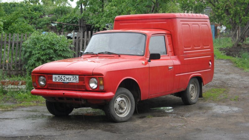Москвич ИЖ 2715 красный