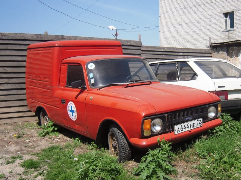 Машина ИЖ 2715