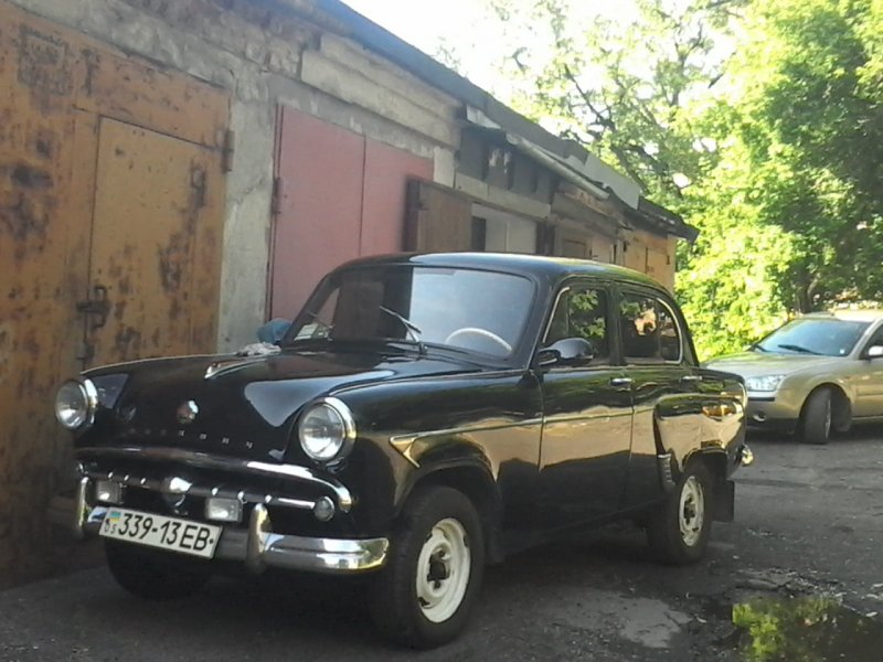 Черный Москвич:403 и 407