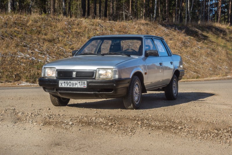 АЗЛК-2142 «Москвич»