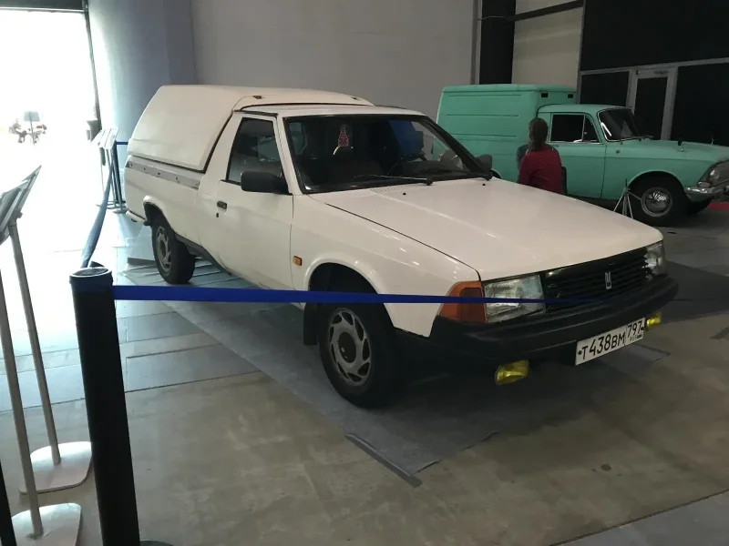 Москвич 2335