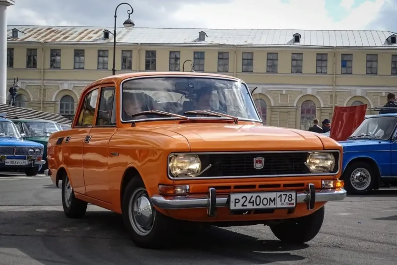 Машина АЗЛК 2140