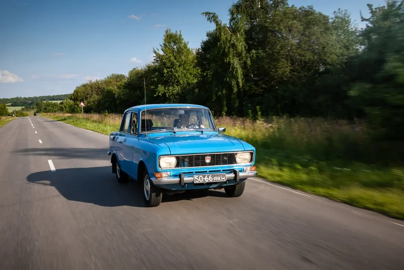 Москвич 2140 и ВАЗ 2106