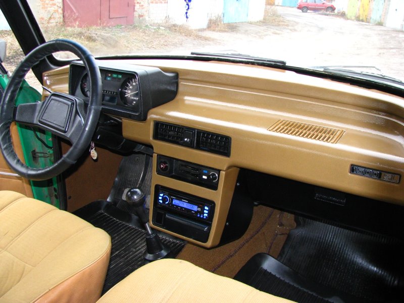 Москвич АЗЛК 2140 салон