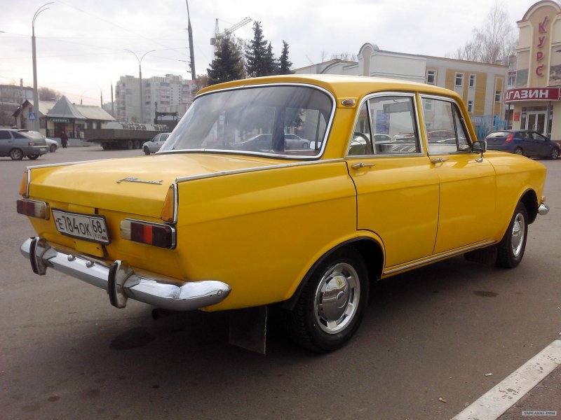 Москвич 412 желтый