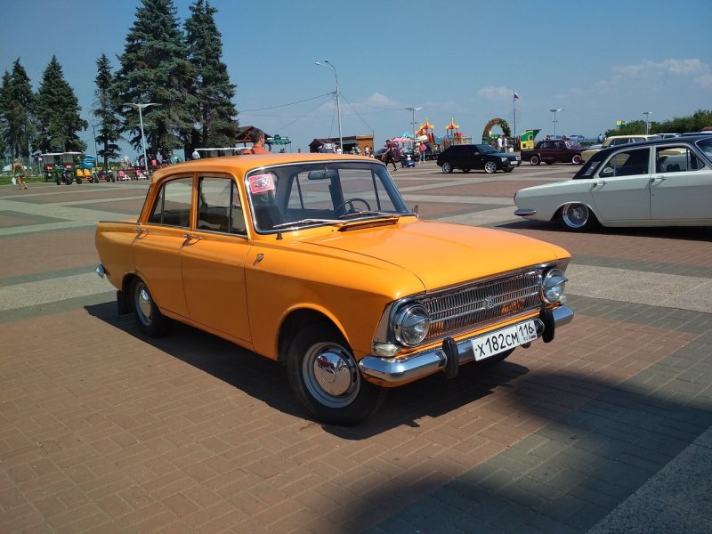 Москвич 412 ИЖ желтый
