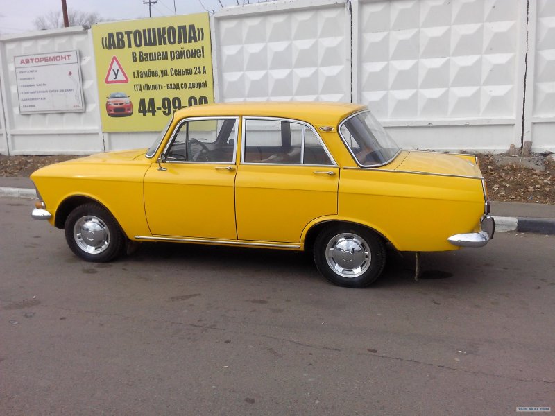 Москвич 412 желтый