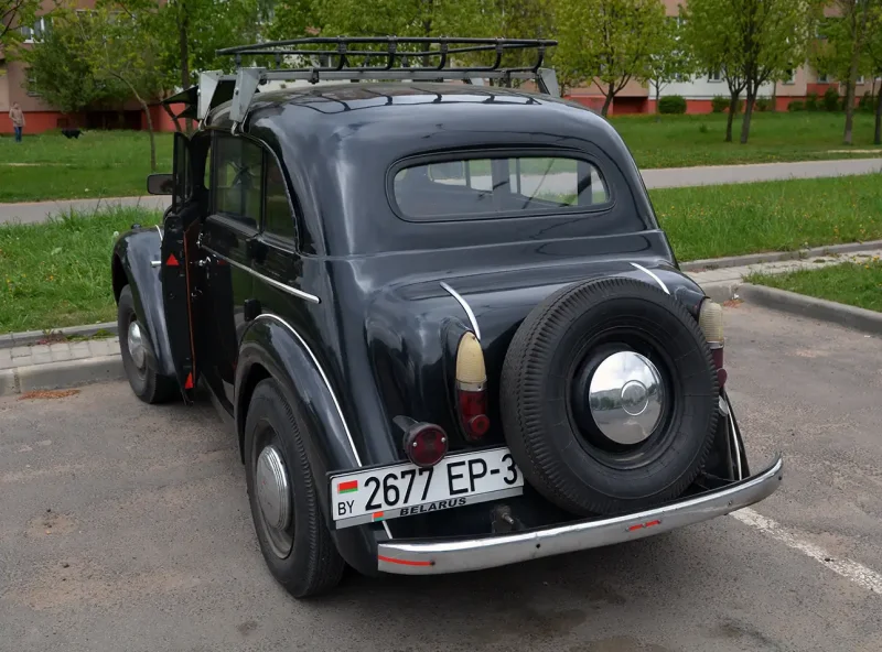 Москвич 401 сзади
