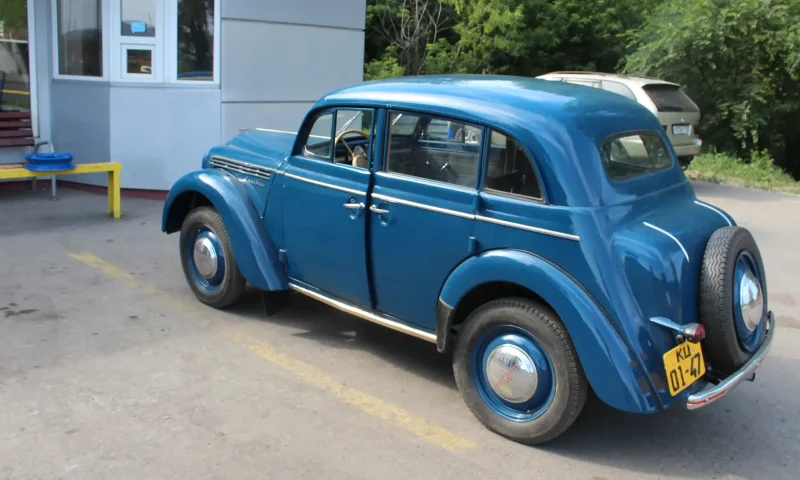 Москвич 401 синий