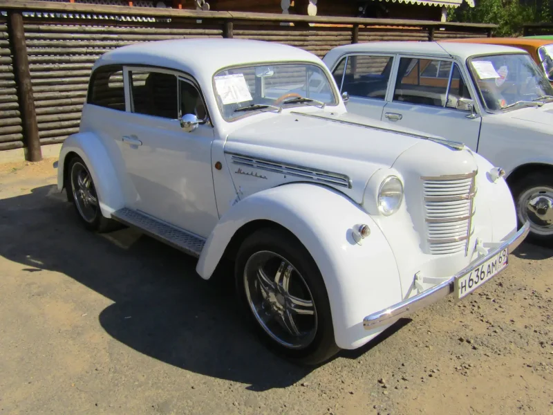 Москвич-400 хаки