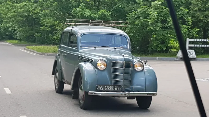 Москвич 401 серый