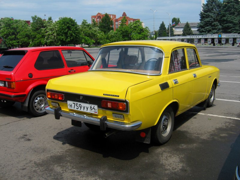 Машина АЗЛК 2140