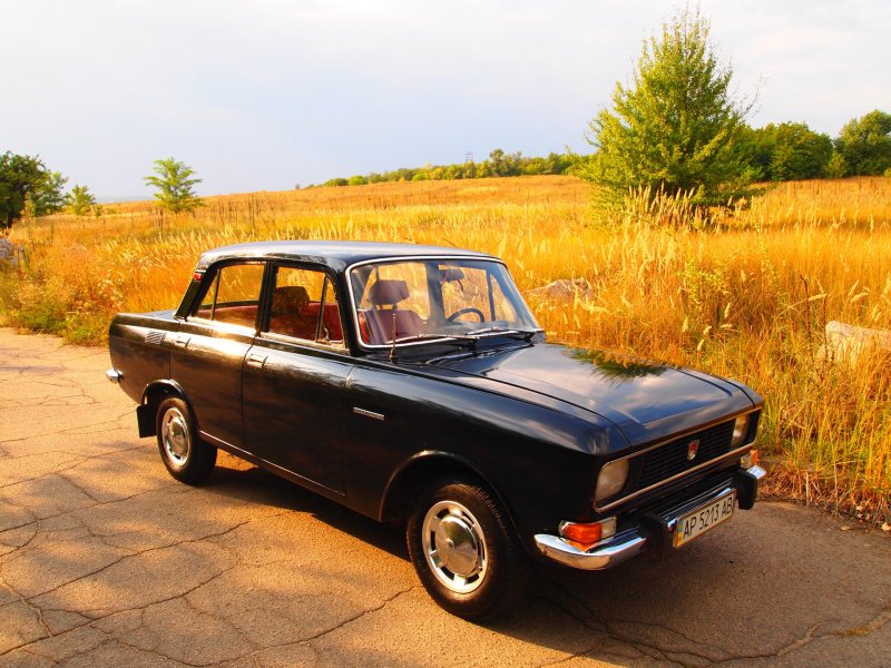 Машина АЗЛК 2140