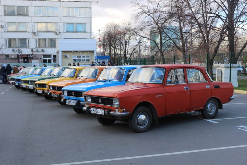 Авто Москвич 2141